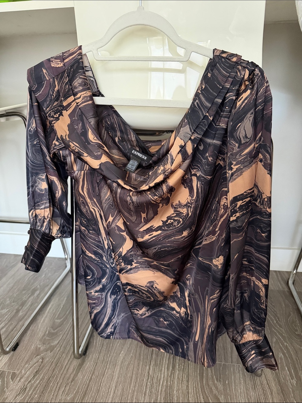 Express Women's Black and Brown Marble-Print Asymmetrical Satin Blouse